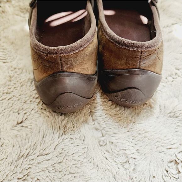 MARY JANE SUEDE BROWN CROCS SIZE 9 - Picture 3 of 10